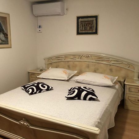 Apartment Danka Оміш Екстер'єр фото