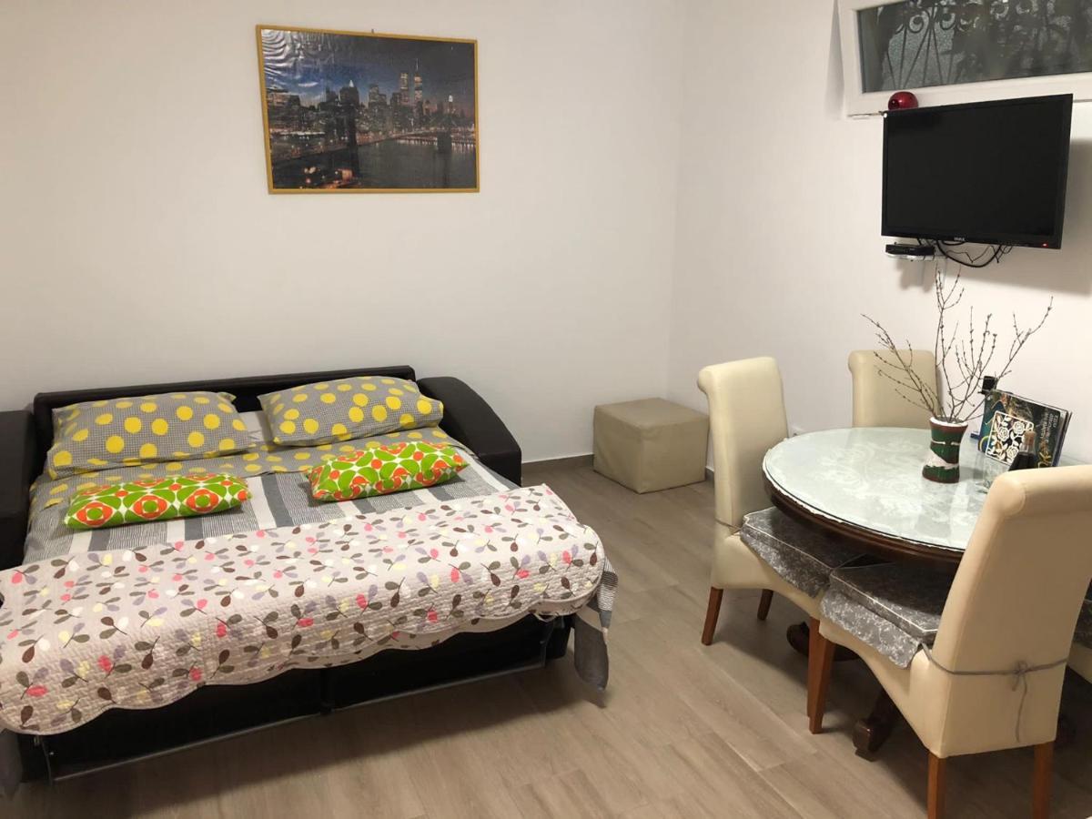 Apartment Danka Оміш Екстер'єр фото
