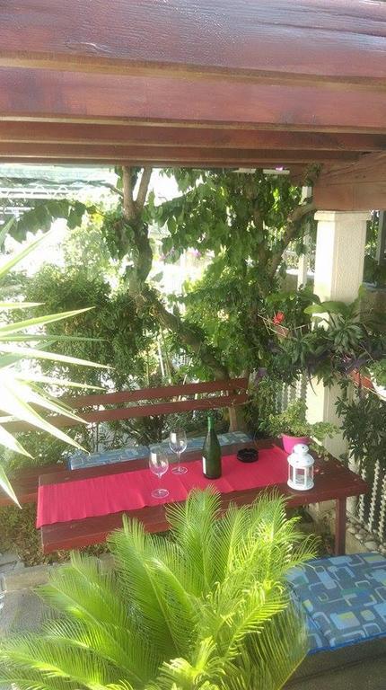 Apartment Danka Оміш Екстер'єр фото