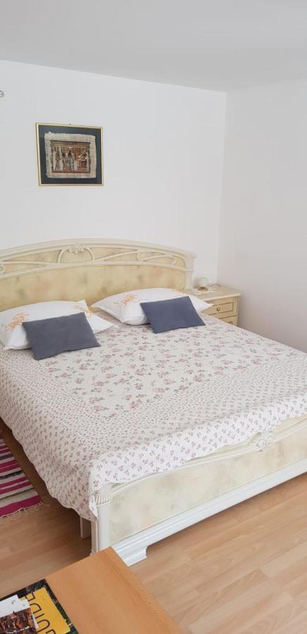 Apartment Danka Оміш Екстер'єр фото